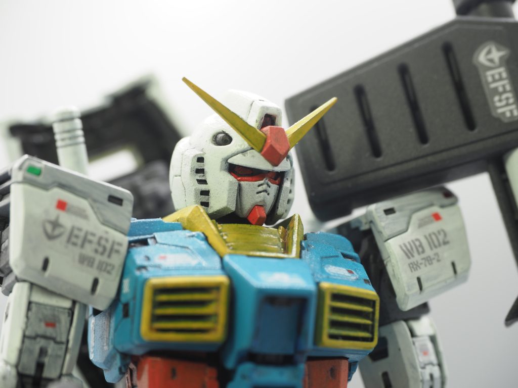 再版品での購入でしたが、埋没バルカンはそのままでした。塗装後に気になって、少しだけ埋没を軽減できるように削っています。ひさしの段差は気にならなかったのでそのまま。