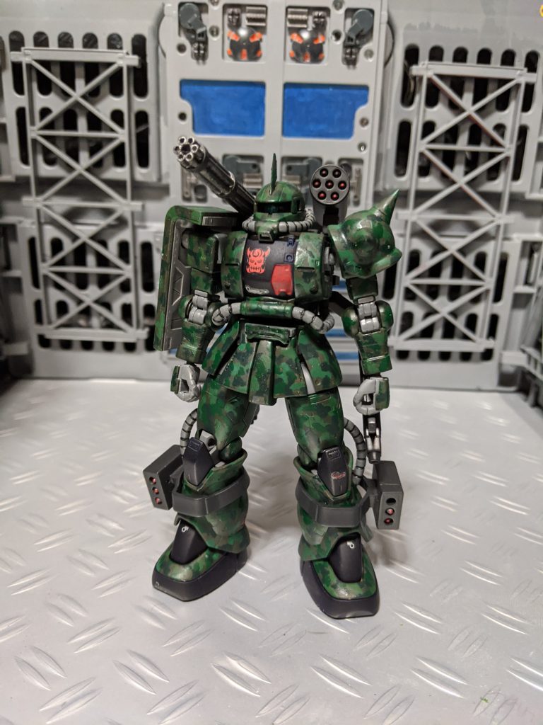 「何でこんなことになった⁉」嘆いても始まらない。まずはザクを走らせ続けなければならない。でなければ死ぬ・・・機体が止まるのは大破したときだけである。「クッソが！！」一発撃てば大体十倍くらいの反撃が飛んでくる。追撃してくるMSの数がそれくらいだからだ。