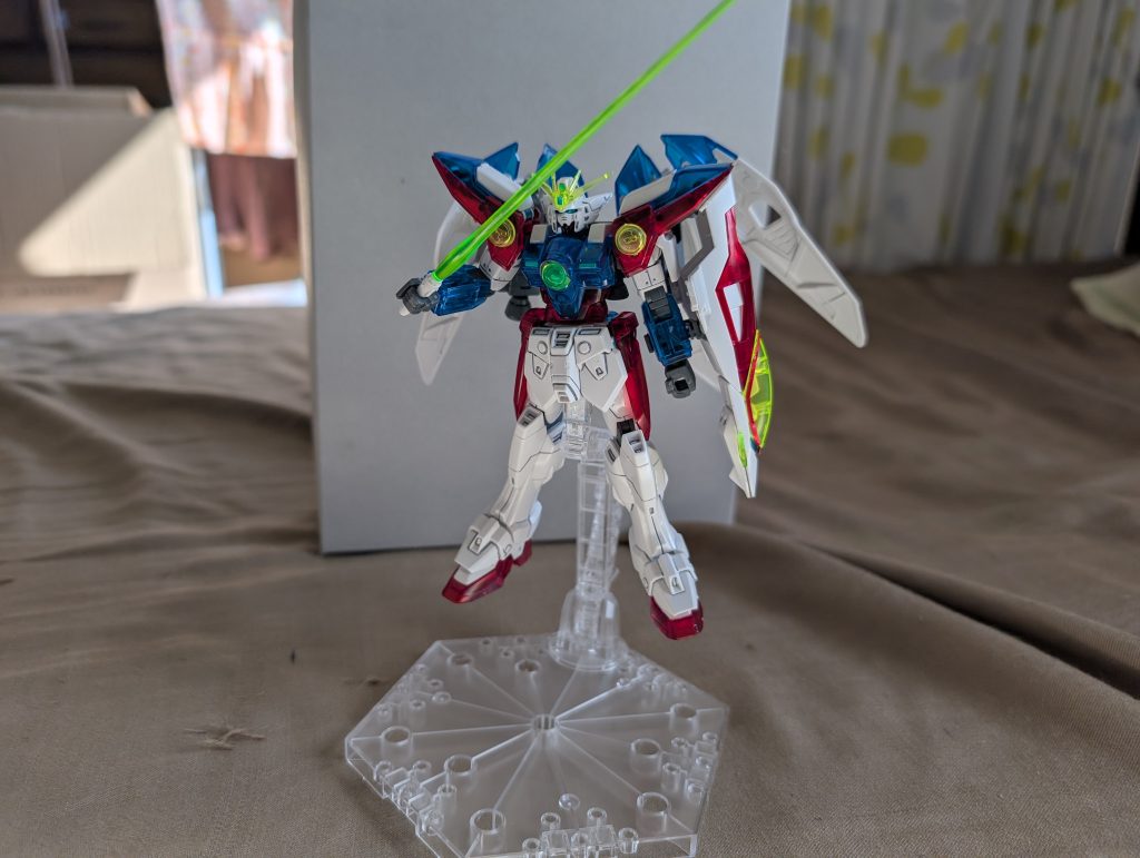 ビームサーベルを構えた図です。