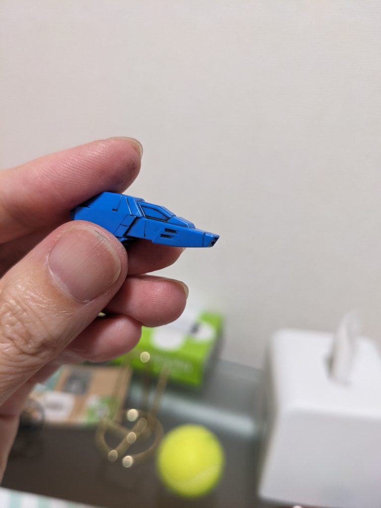 アクリル絵の具をエアブラシで塗装しましたが、今回はちょっとした挑戦で塗装前に水性絵の具で墨を入れてみました。筆で上から塗装すると水性絵の具なので溶けてしまいますが。エアブラシでは溶けることなく、墨入れができました。黒で墨入れしたのちに、エアブラシで塗装をしますので、少しやわらかくなる感じです。