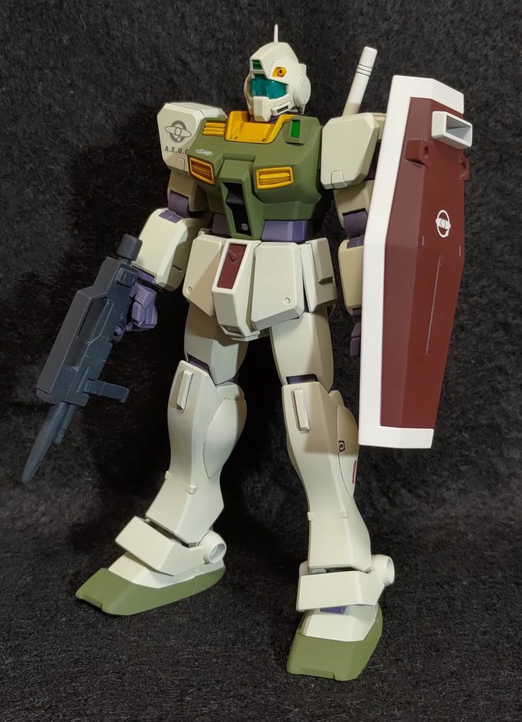 正面から　センサや膝部の突起を追加しています