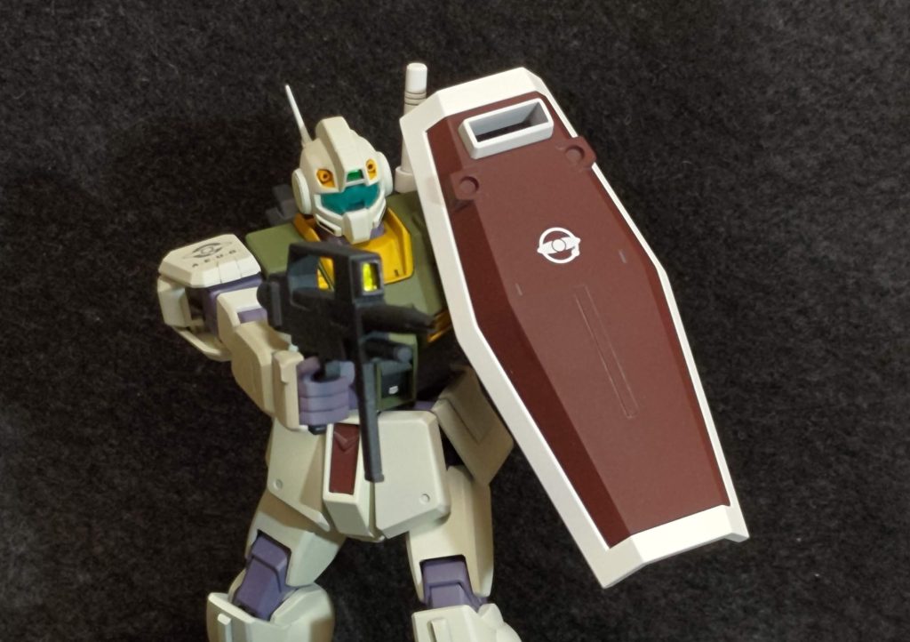 ビームライフルを構えて