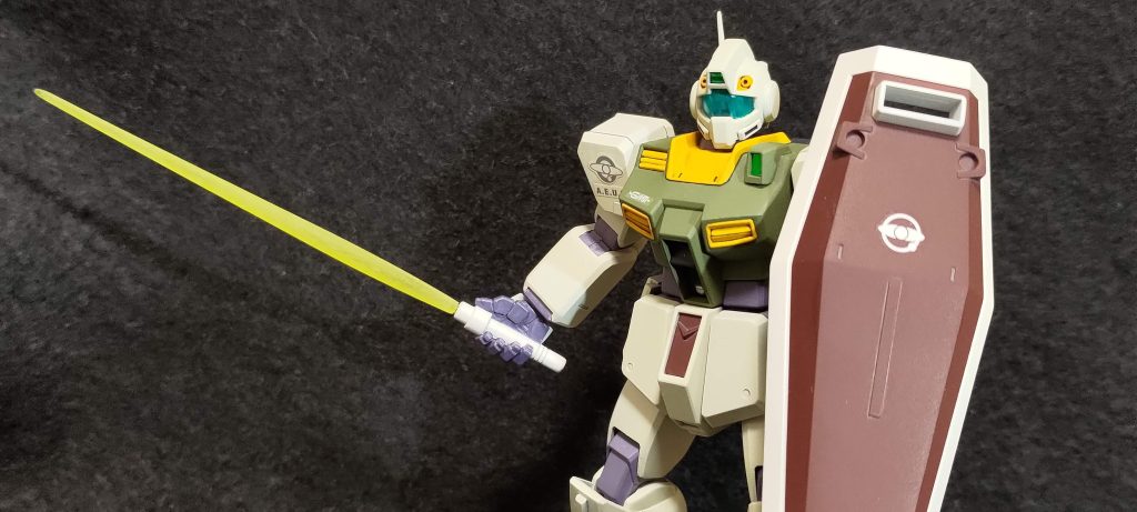 ビームサーベルはクリアパーツを差し込める様にしています