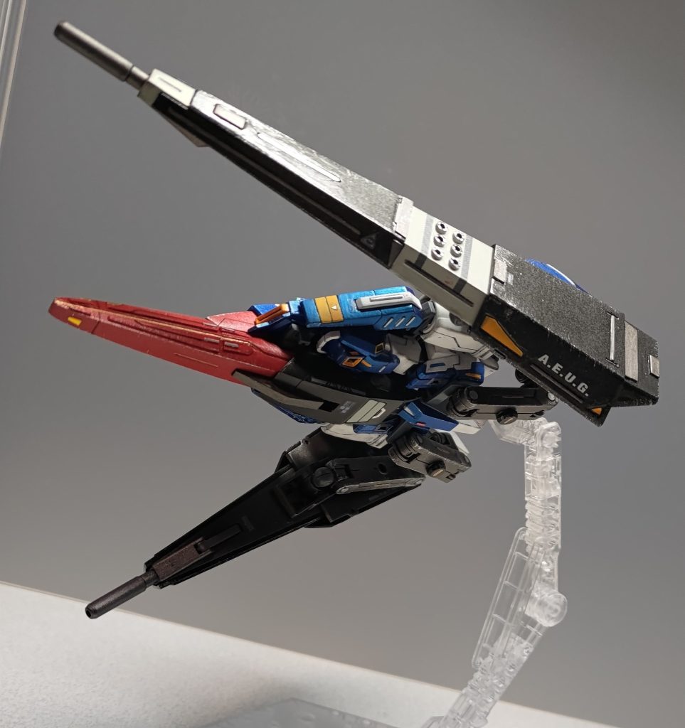 この形態でも左右のバインダーはかなりフレキシブルに動かせます。単純な加速力向上だけでなく、複雑な高速機動も可能になってそうです。