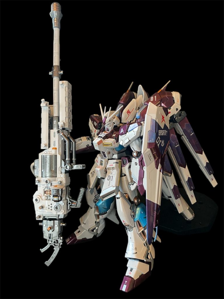 プレバン発売のrg専用ハイパーバズーカランチャーは、たま〜に中古でも見かけるんですが、値段が恐ろしくてなかなか買えません😭なので、ブキヤのmsgからそれっぽい巨砲を拝借して。