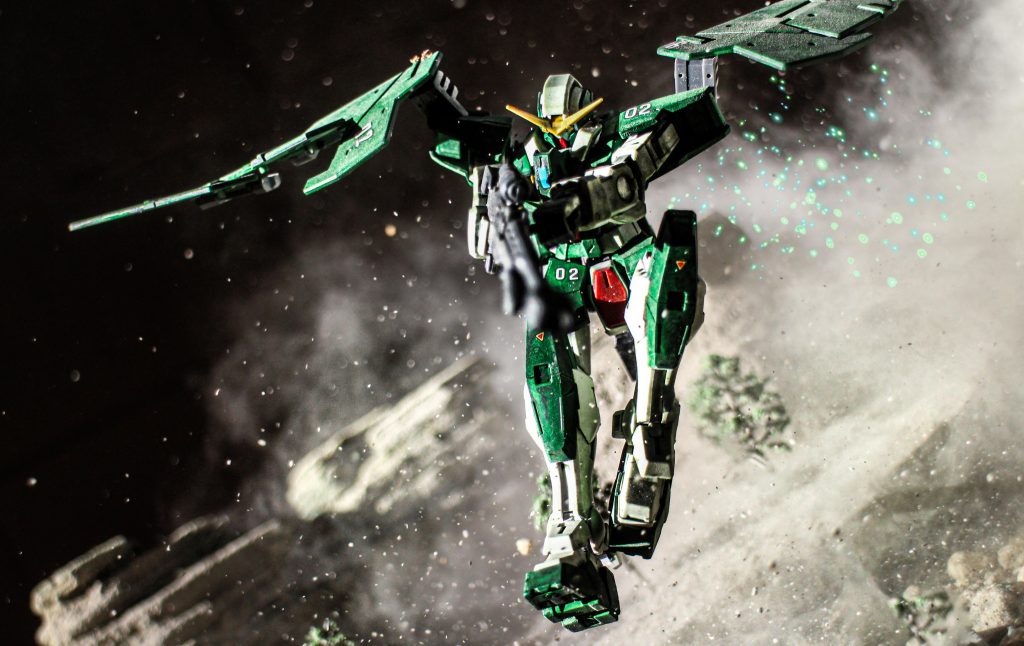 が...(zaku-kao10) とても難しくて、色も予想より大きく変わって、作ってる最中不安でしたが(zaku-kao9)いざ全体的に完成させてみると、大きく雰囲気が変わってくれて、ガンプラにおいての白の重要さと変化しやすさを学びました(iori_sei)いつも白には黒のリアルタッチマーカーで仕上げていたのですが、デュナメスがグリーン主体なカラーリングなのもあって、思い切って挑戦してみたら楽しかったです!リアルタッチマーカーで、今度はまた別のカラーにするのも楽しそうですね!