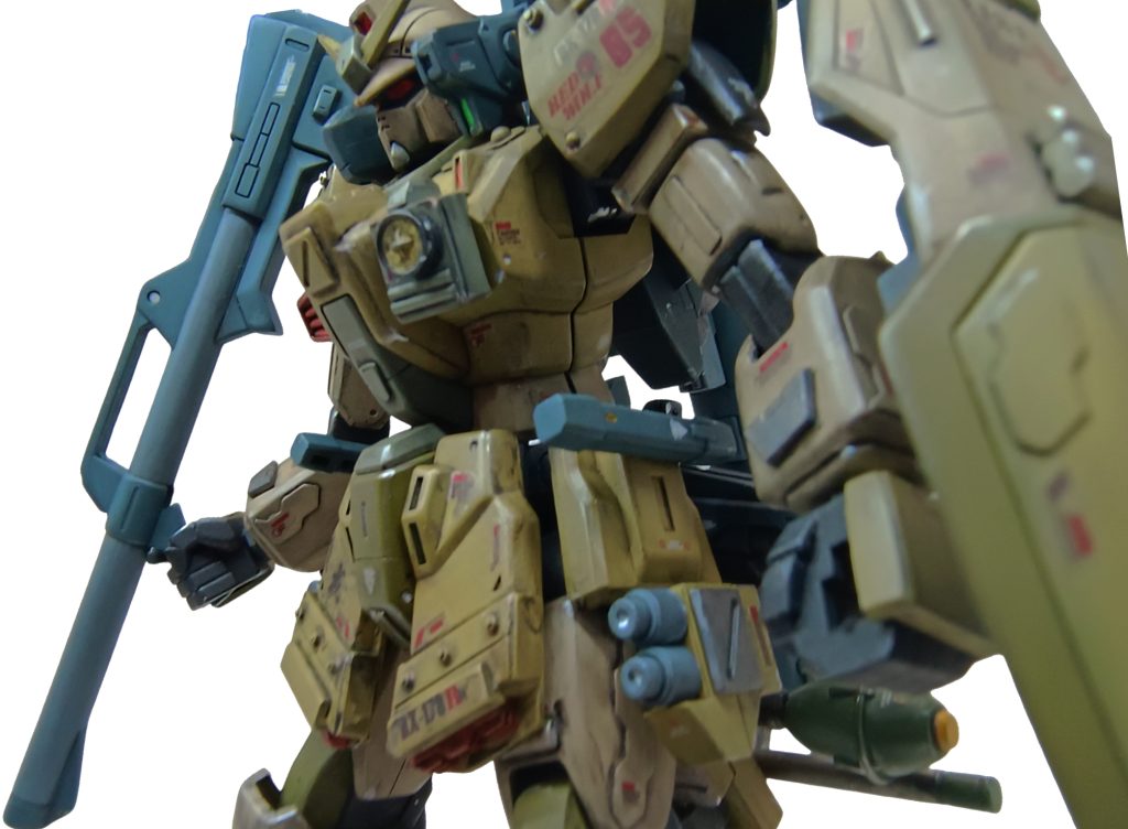 Ike主任：フロントを延長したら、サイドも伸ばしてスモークディスチャージャーを追加。ついでに、ビームサーベルもここに付けておこう。