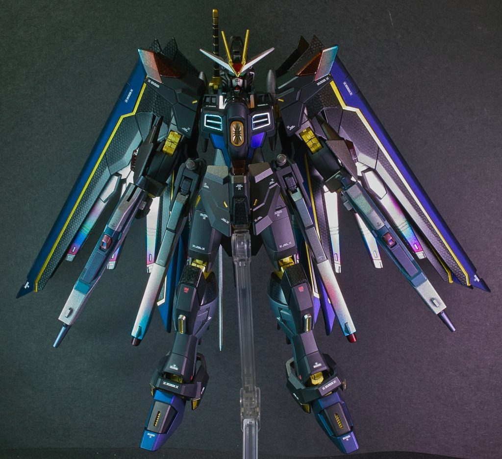 黒系4色と青系2色、金系を2色、銀系を2色、赤系1色。センサー類を蓄光グリーン(蛍光ではない)、なんちゃってアノダイズド処理されたチタン風、バイク改造でお馴染みカーボンパーツ風、実際のカーボン柄とは違いますが数種試したけどストッキングより虫除け網のほうが模様が綺麗でした。