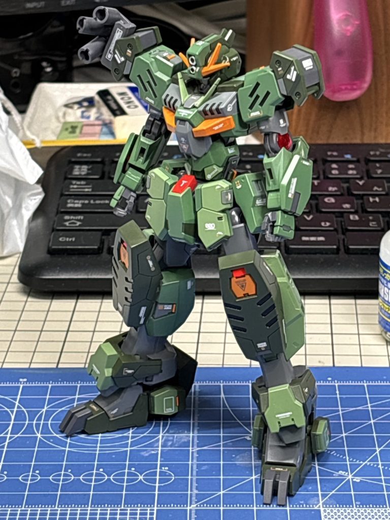 装備パージ状態正面すべての武装を使い切った身軽な状態。