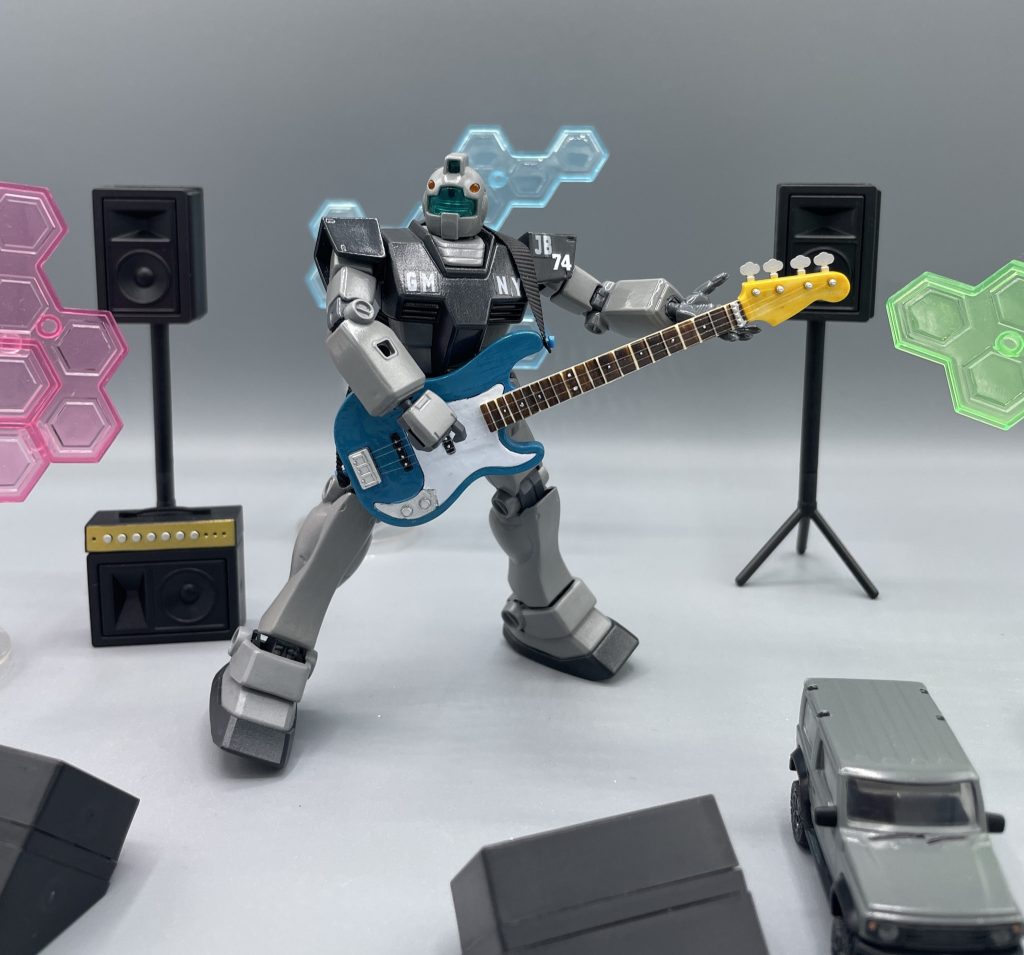 HGUCジムの銃握り手が、ベースの指弾きポーズと相性が良過ぎるw