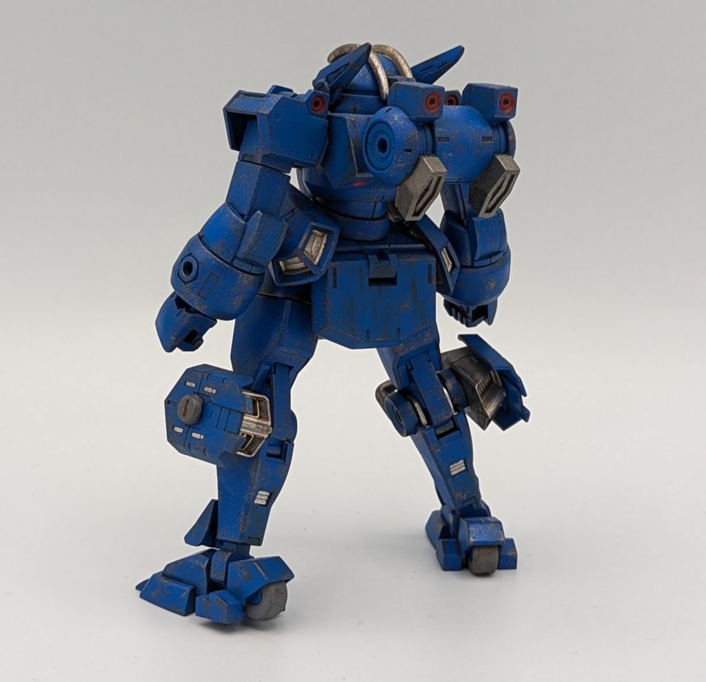 丸いスラスターモールドは赤、それ以外のスラスター部はガンメタやシルバーで塗り分けました。