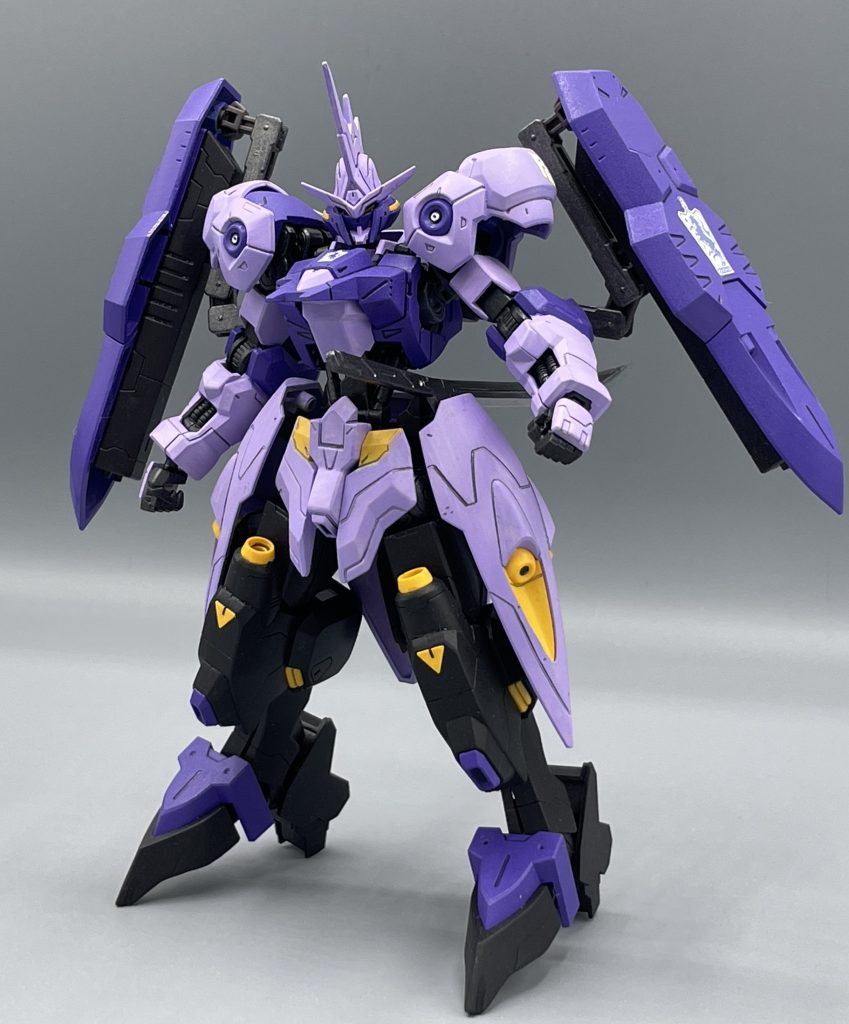 ASW-G-66 GUNDAM KIMARIS VIDAR　「機動戦士ガンダム鉄血のオルフェンズ」アニメ第２期の最終盤に登場したガエリオ・ボードウィンの搭乗機。仮面の男「ヴィダール」が仮面を外して正体を現したと同時にガンダムヴィダールの装甲やエイハブリアクターをパージし、”本来のキマリス”の姿を再現したMSになっています。