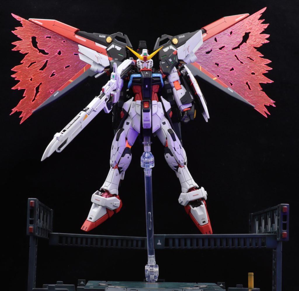 名前の通りガイアガンダム×デスティニーとう形です。カラーリングもガイアインパルスを意識してみました。デスティニーSpec2ではなくこちらにシンが乗っていたらの想像なので、関節も最大可動時の赤にしてみました。