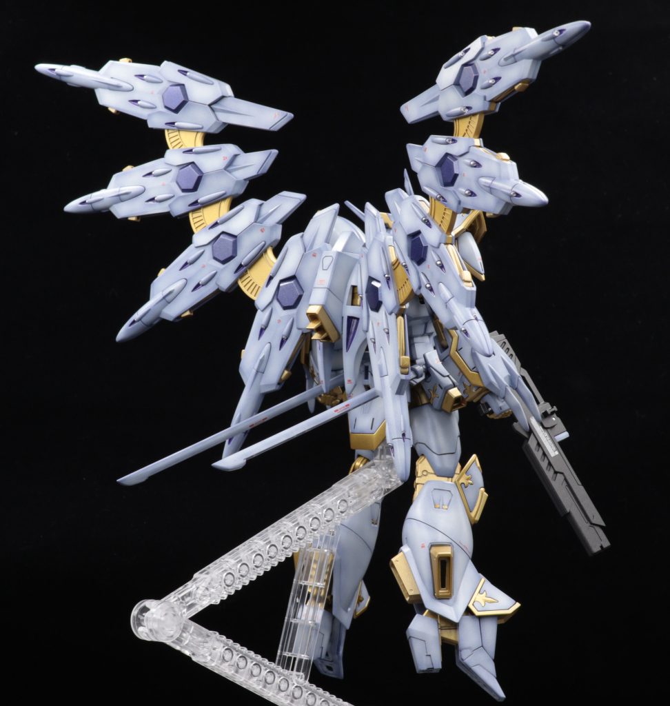 ウィングユニットを展開。これだけでも十分迫力があります。