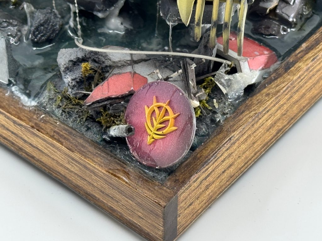 細かな地形ディティールの中に遊び心でジオンマークも。ゾックには水が滴るマークをつけていました。