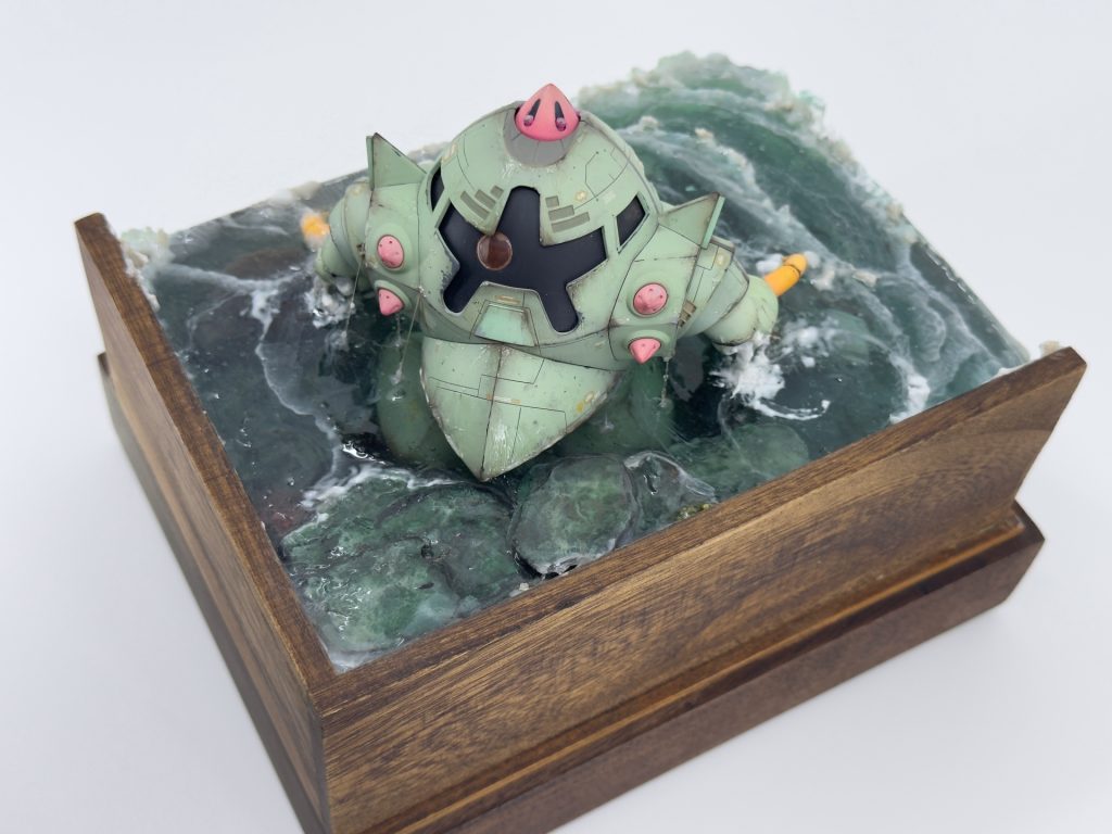 勿論背面のモノアイも発光します