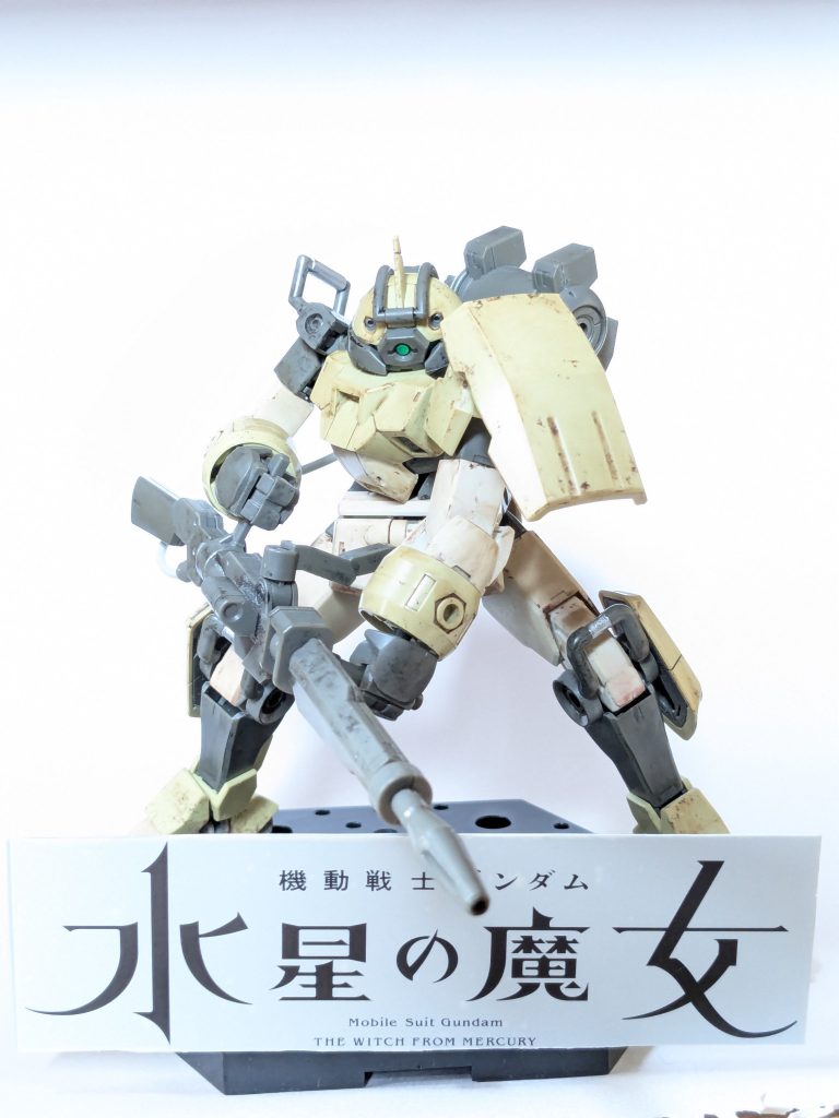 アクション!意外とライフルが上に上がらない…(zaku-kao4)