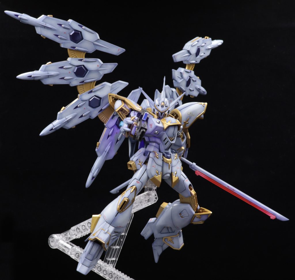 センサーやビームサーベルなどは蛍光塗料を使用してます。