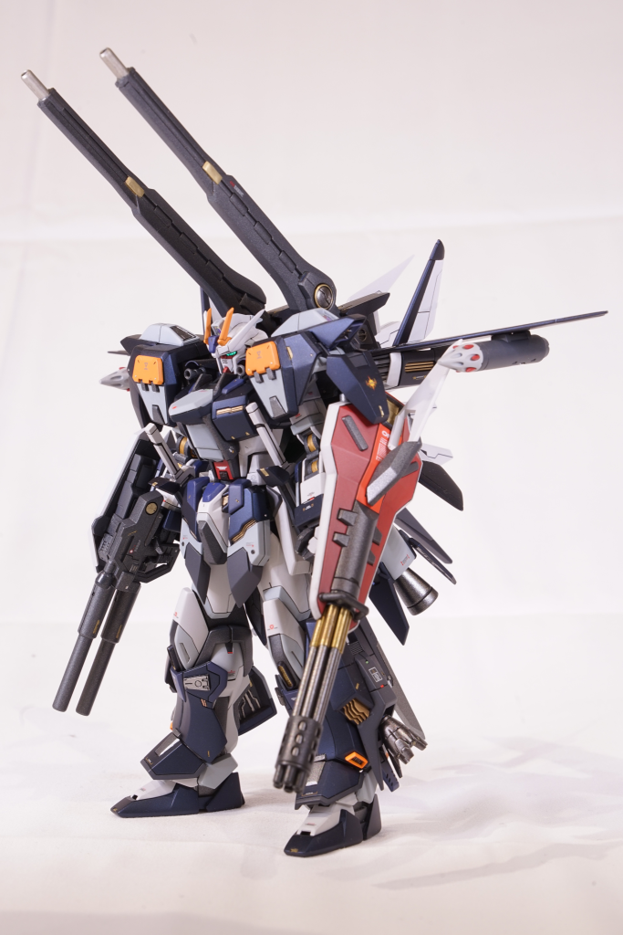 【機体解説】[設定]　MBF-X105 Re/FA + P202QX EXA通称　ストライク EXA(イクサ)オーブ製のストライク、ストライク Re(リメイクの意味)に強化装甲 クロガネとI.W.S.P EXAを装着した状態。製作はモルゲンレーテ社。[製作解説]　HGCEストライクにHGデュエルのアサルトシュラウド・HGストライクルージュのI.W.S.P・EXモデル モビルアーマーエグザスをミキシングして製作しました。名前はエグザス(EXASS)の最初の三文字から