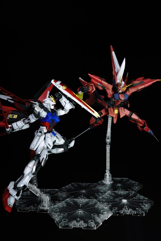 アクションベース4を2個。イージスを支える支柱はアクションベース5のものを使用し高低差デルようにしていますそれぞれのアクションベースは優秀ですがMGだと重さに耐えられない場合もあり、何度も落ちたりしてイライラすることも…