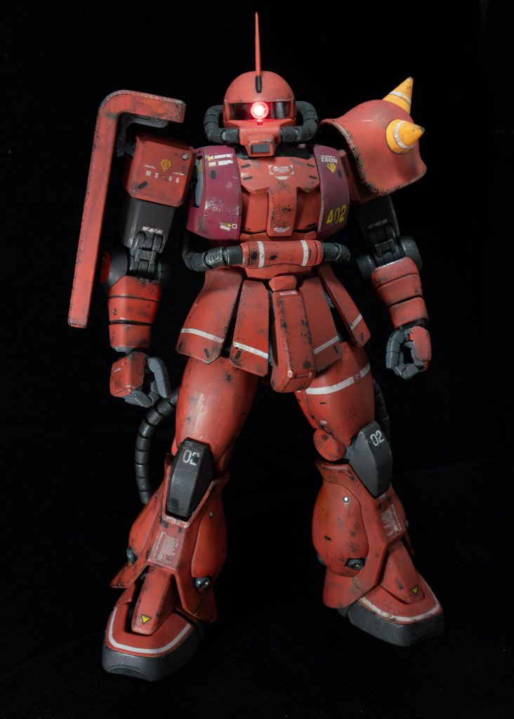 今作の売りのモノアイ発光。ムギ球でモノアイを光らせてた少年時代に思いを馳せつつ、LEDを仕込んでビコーン。