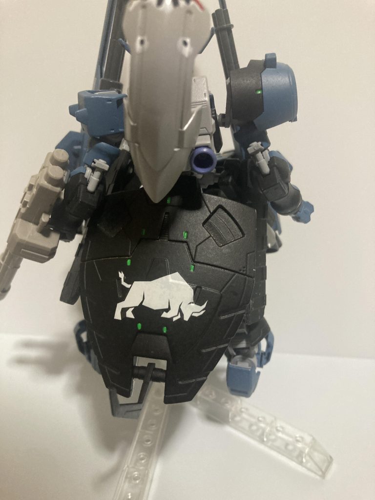 後ろバックパックにグレモリーの装甲付けた以外は特にいじってないですね。腰の闘牛デカールと頭のシャークマウス風塗装がチャームポイントです。