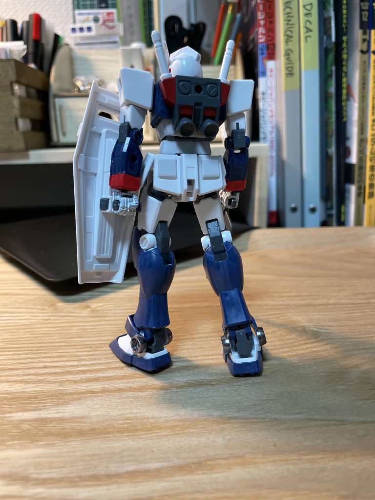 バックショット^_^ガンダムにはバイファムカラーは似合いませんでした泣（個人的感想）多分ジム系のお顔の方が寄せれるのかと思います。