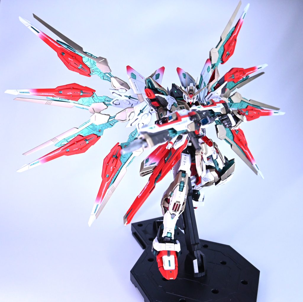 最高峰のキットと言われるだけあって非常に作りやすいキットではありますが、パーツの数もすさまじいので全塗装するなら覚悟が必要です