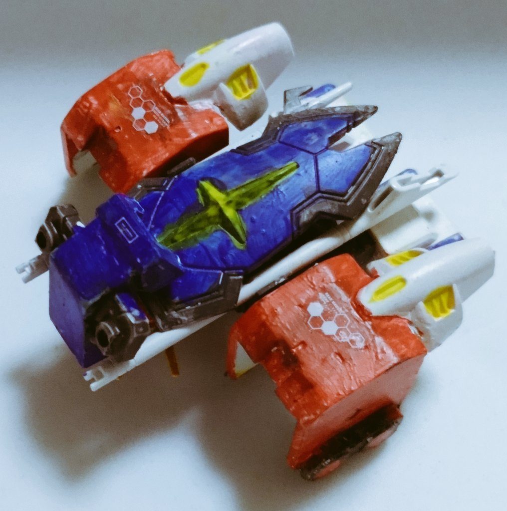 サポートメカ ラーローダーガンブレイバーの合体用装甲車型サポートメカ。