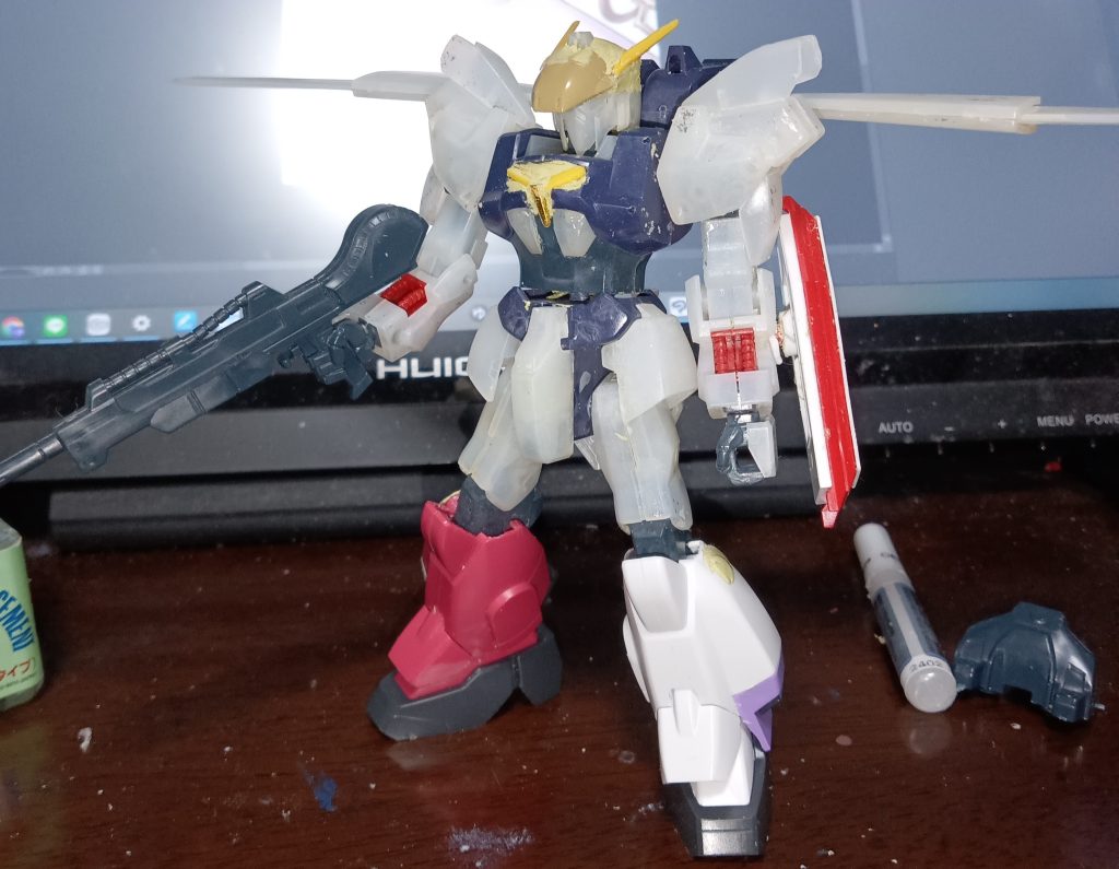 塗装前はこんな感じ使用キットはHGUC百式をベースにHG ザクウォーリア HGUC ゲルググM1/144  アルトロンガンダム1/100 アルトロンガンダム戦闘機プラモのジャンクとパテを少量です。