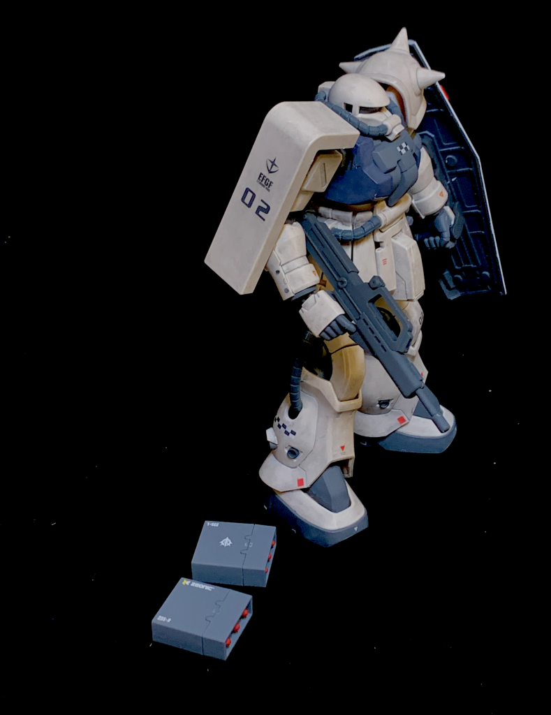 肩部ミサイルは磁石を仕込んだので、脱着できます。