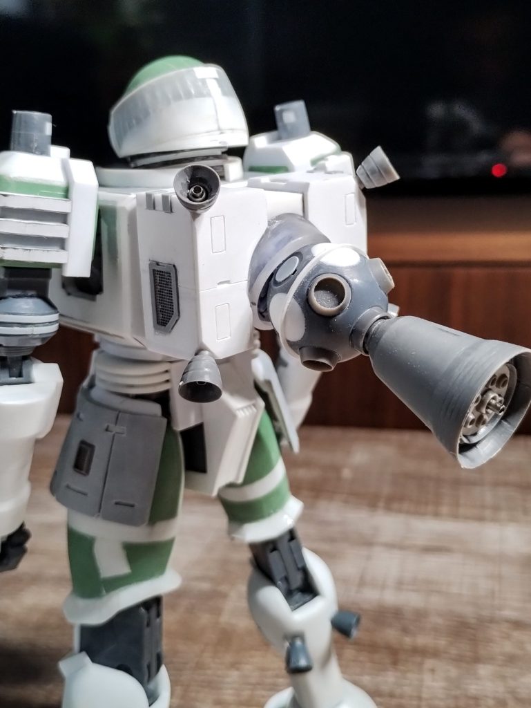 全体的にこんな感じのディテールを入れてみました。あまりゴテゴテさせず、プレーンな感じで。