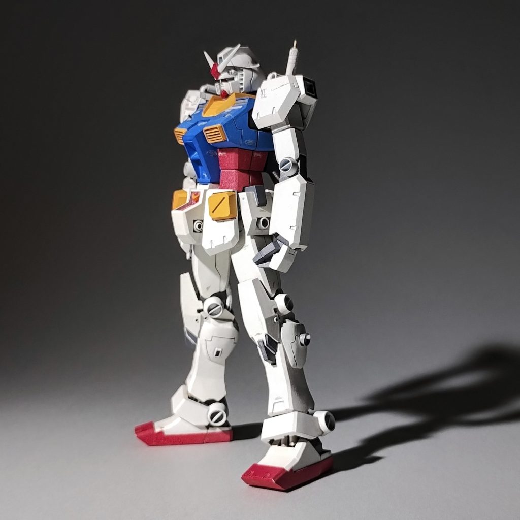 外装のほとんどはほぼプラ板によるスクラッチですが、関節やディテールなどはジャンク・市販品を使っています。