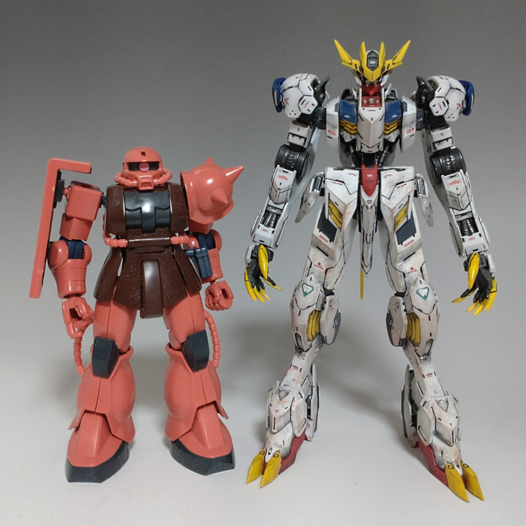 脚が長くなり全高が上がった結果、1/100に近い大きさに。幅も広がったので小顔効果もあり、まるでファッションモデルのようなプロポーションになりました(笑)↓以下は改造途中の画像、脚だけ延長した状態です↓