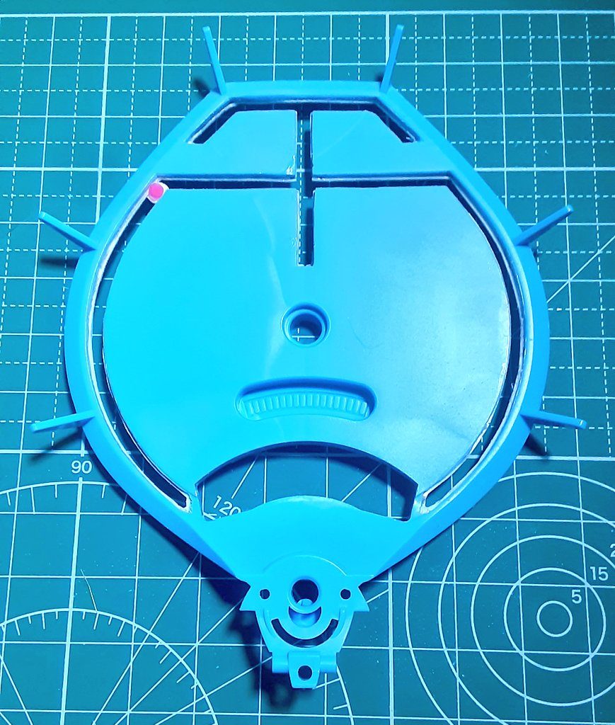 モノアイを取り付けてレール上を動くように調整。