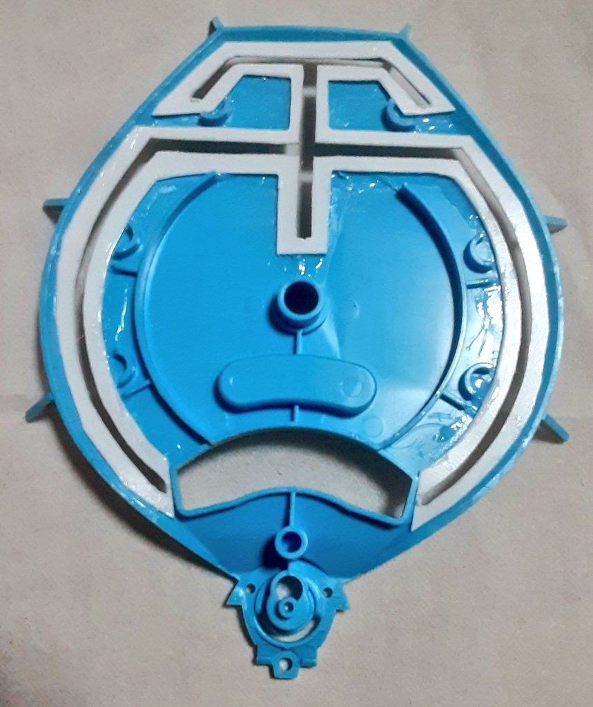 開口部に薄いプラ板を貼り付けてレールにします。