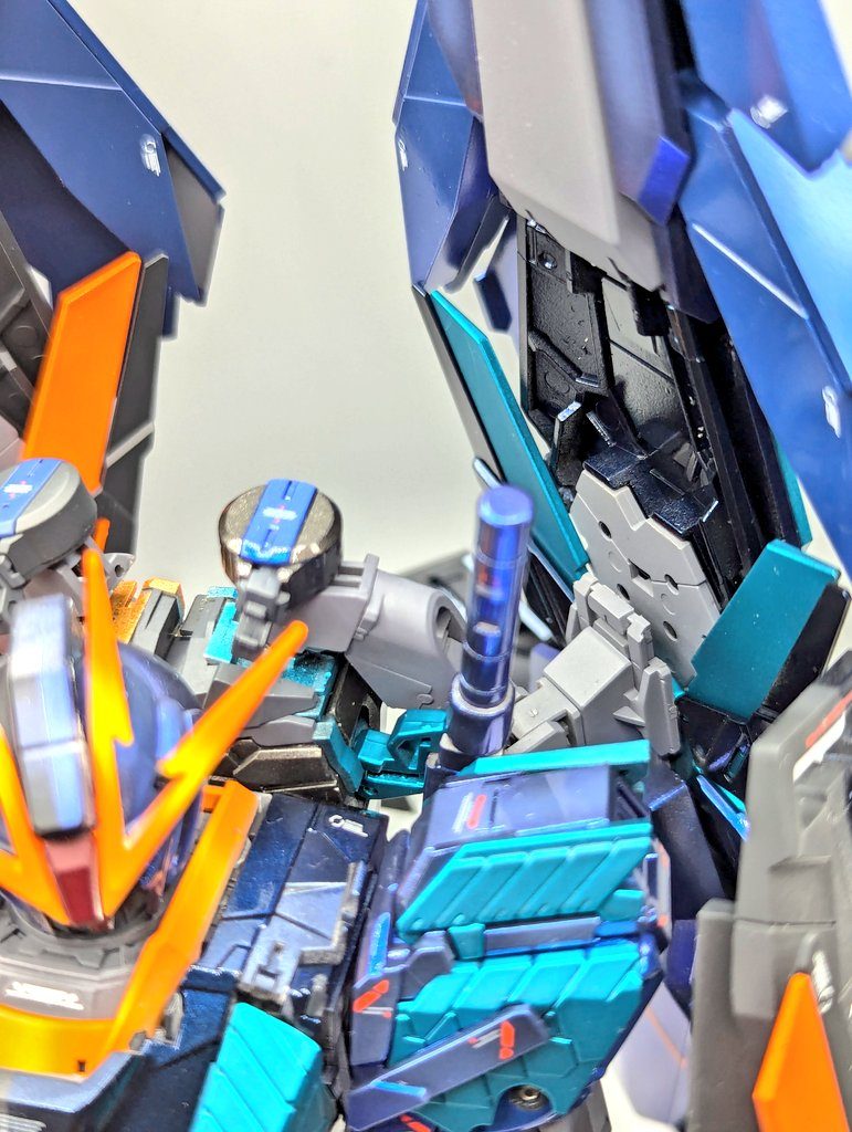 一番の難関だったアームドアーマーDEの接続ですが、こちらもフォロワーさんに教えて頂いて無事取り付ける事が出来ました。