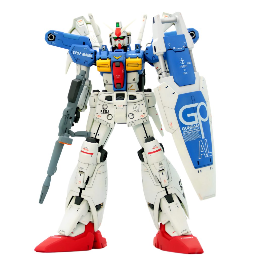 適所にスジ彫りでパネルラインを追加し、とにかくキレイに作ることに集中して制作しました(zaku-kao5)