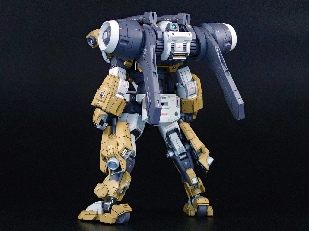 背面ディティールやデカールは集中と拡散を意識するように施しました。特に後ろから見たときはメカっぽさが出るようにイメージしながら作りました。