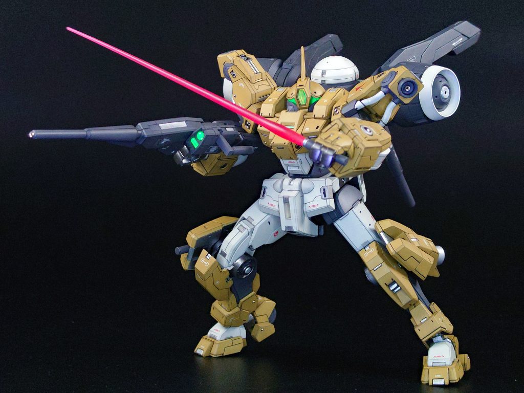 ビームサーベルはスポンジヤスリで磨いてモデリングワックスを塗布しています。