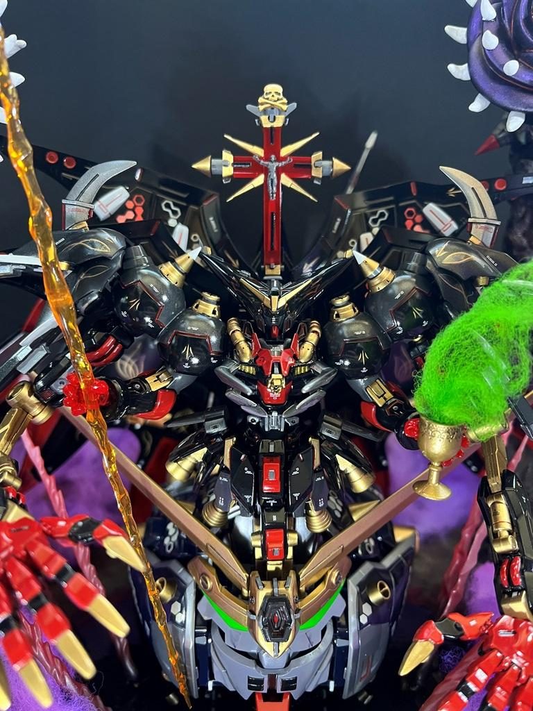 実は腕が4本!!よーく見て見て。