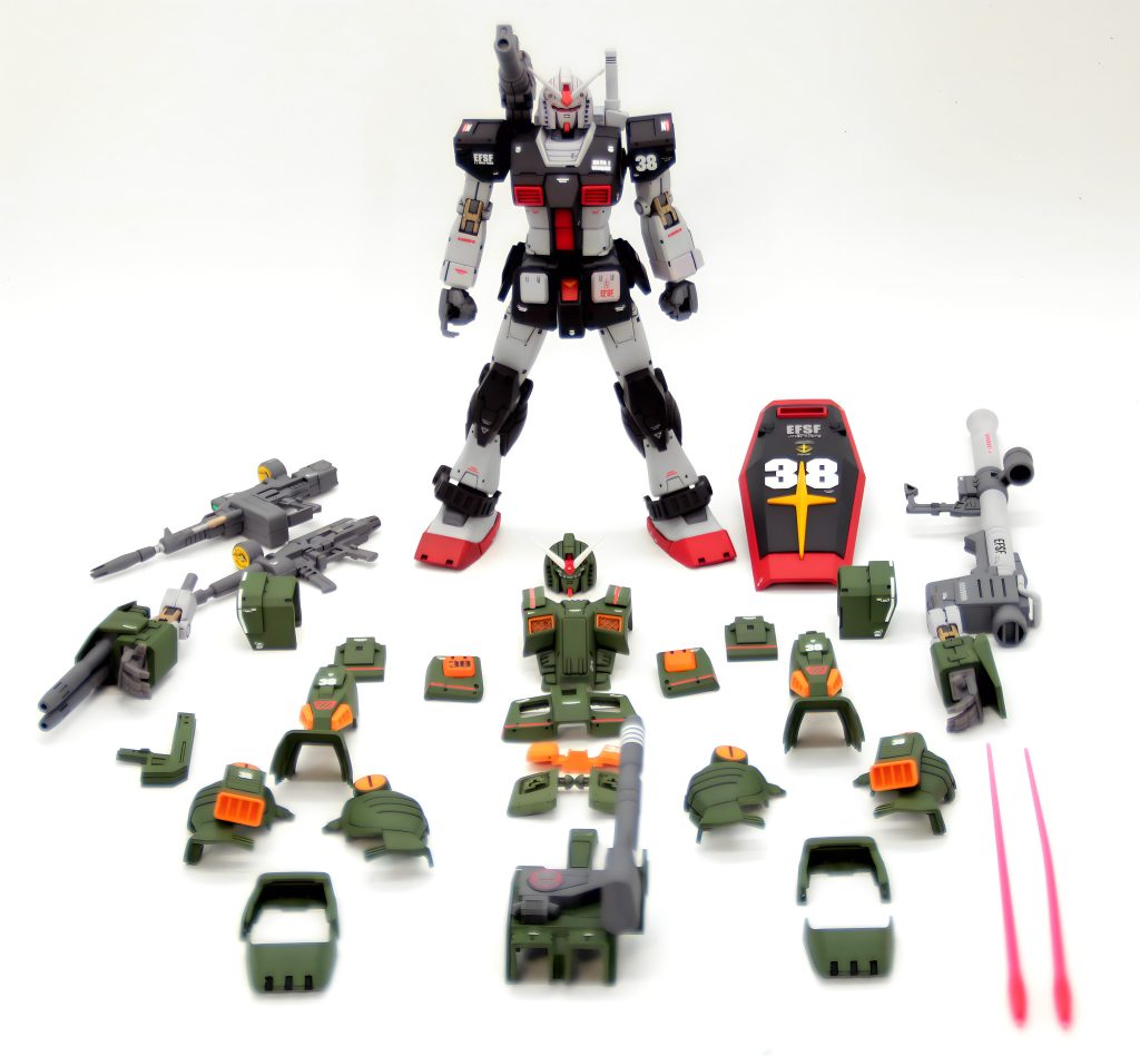 中身単体でもディスプレイできるように、THEオリジン版ガンダムをもう1体使用して制作しています(zaku-kao2)腕パーツも装甲がかなり固く、取り外すと塗装が剥げてしまうため、外装パーツを付けた腕と、付けていない腕の2パターンを制作しました(zaku-kao5)