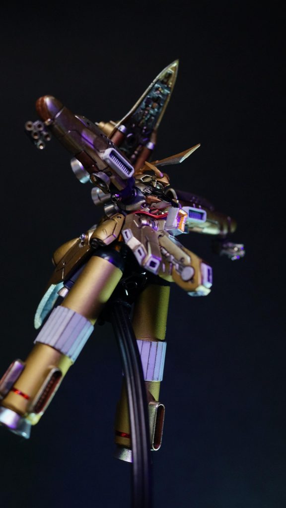 1.        ●技術士官B（以下　技B）「シャア大…、いえ、ダイクン総帥。総帥専用のMAの支度ができました。ナイチンゲール級2番機“βアジール”です」●キャスバル・ダイクン総帥（以下CD）「うむ。ネオジオンMSパイロットに量産型サザビーの支給が進んで、別途私専用のマシンが用意されたということか。」技B「やはり総帥にはスペースノイド自治独立の象徴として、人々の思いを集約する特別な機体が必要かと・・・」CD「それで金というのも安直ではないか？」