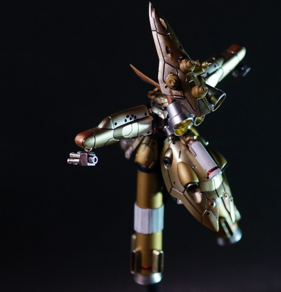 3.        ●CD「ところで、この機体、足どころか腕もないのか？」●技B「あんなのは飾りです。MAで格闘戦をするわけじゃあるいまいし、エライ人にはそれがわからんのです」●CD「気に入らん言い方だな。しかもこんな会話、一年戦争の末期に同じような会話をした記憶があるな。ずけずけとものを言う技術士官だった」