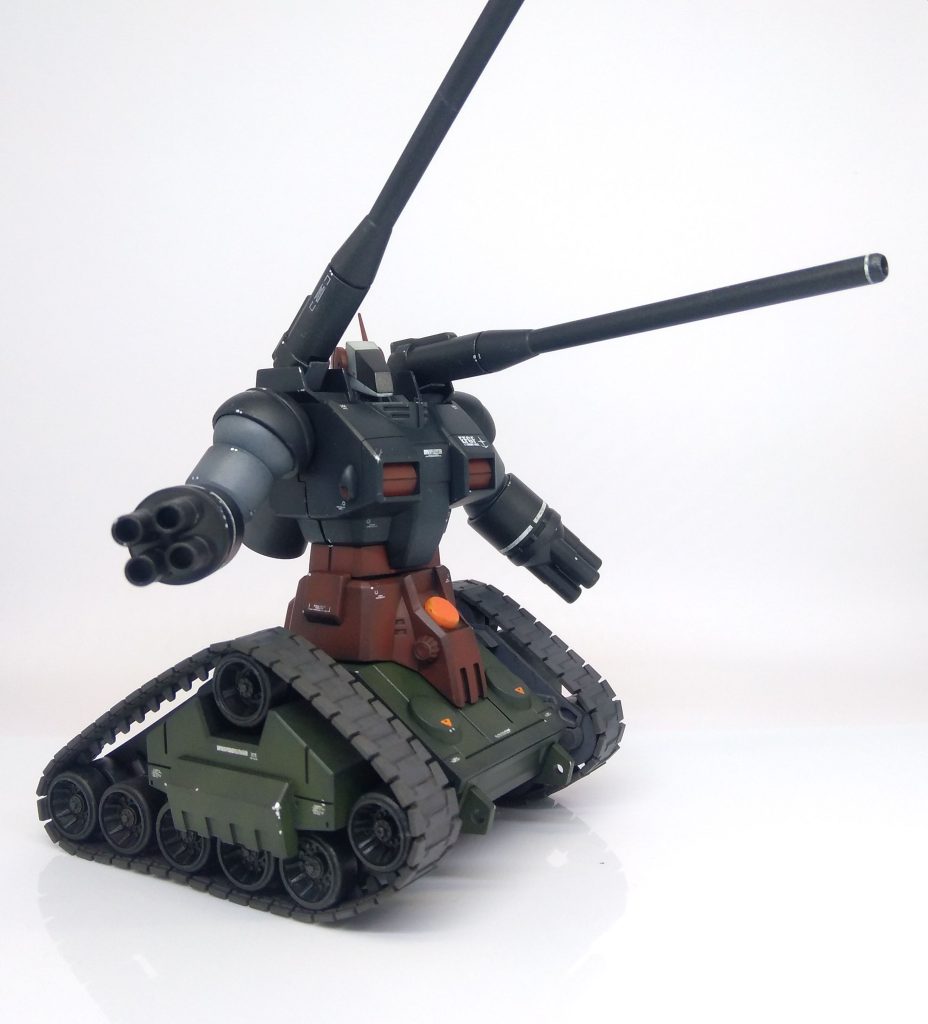 可動範囲が狭い(ほぼない)ので、かっこいいポーズはできません･･･。