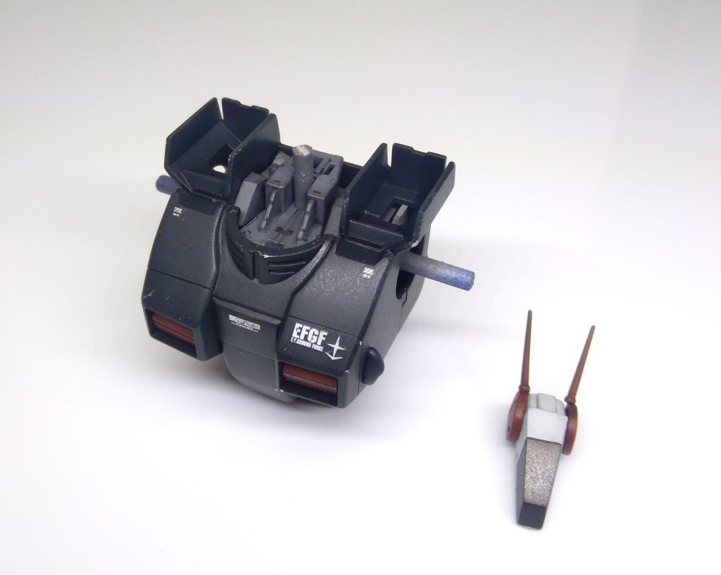 首元はジャンクパーツを使用してメカメカしてみました。頭部接続はKPSランナーです。