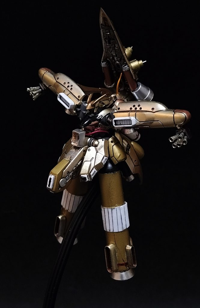 7.        ●技B「総帥ともあろうお方が情けないことを言わんでください。このβアジールの金色も、進化した耐ビームコーティングです。サラミスやマゼラン級の主砲ならはじき返します。それに両肩の白い部分はスラスターではなくiフィールドジェネレータですので、ビームは二重にはじき返します。背中にはファンネルが4基。近づくMSは先手で殲滅です。両肩先端には5問ずつの有線メガ粒子砲が装備されていますので、近接攻撃はこれで防御できます。」