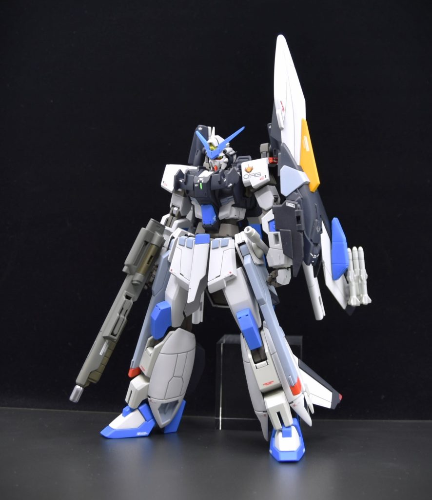 プロポーションは首と足首でそれぞれ1ミリ延長しました。腰のレールガンはHGCEストライクフリーダムの流用です。手首パーツはサーベル持ち手以外は三角屋さんのパーツを使用しました。