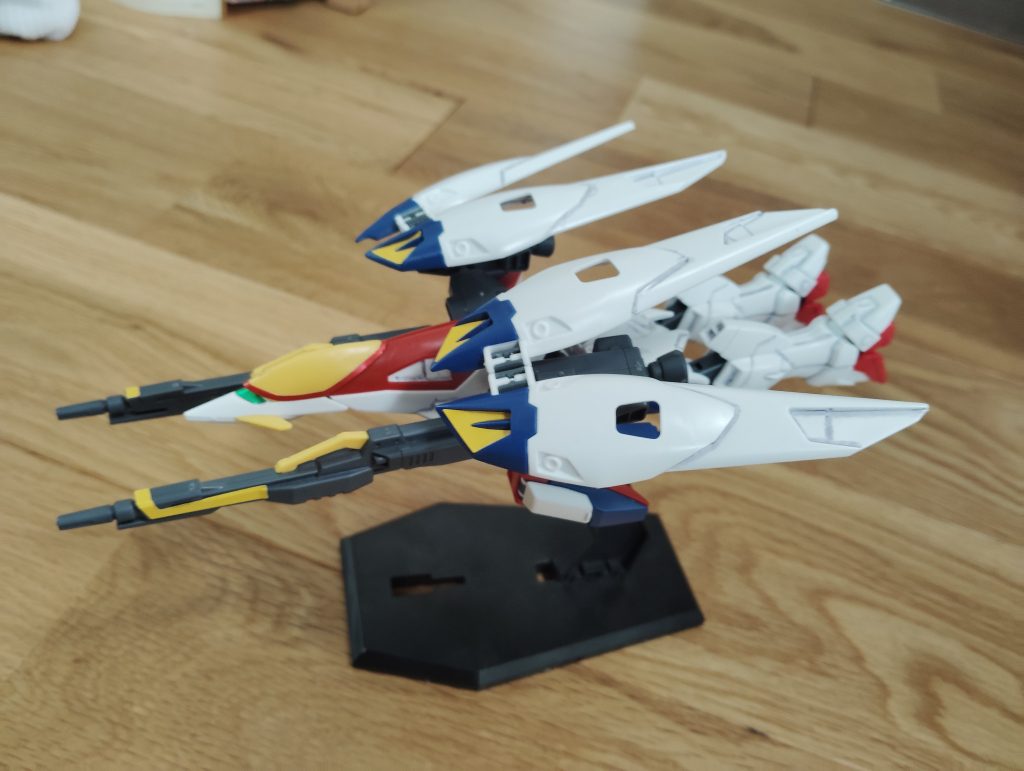 モビルアーマー形態。上記の2機のミキシングで完全変形を目指しました。