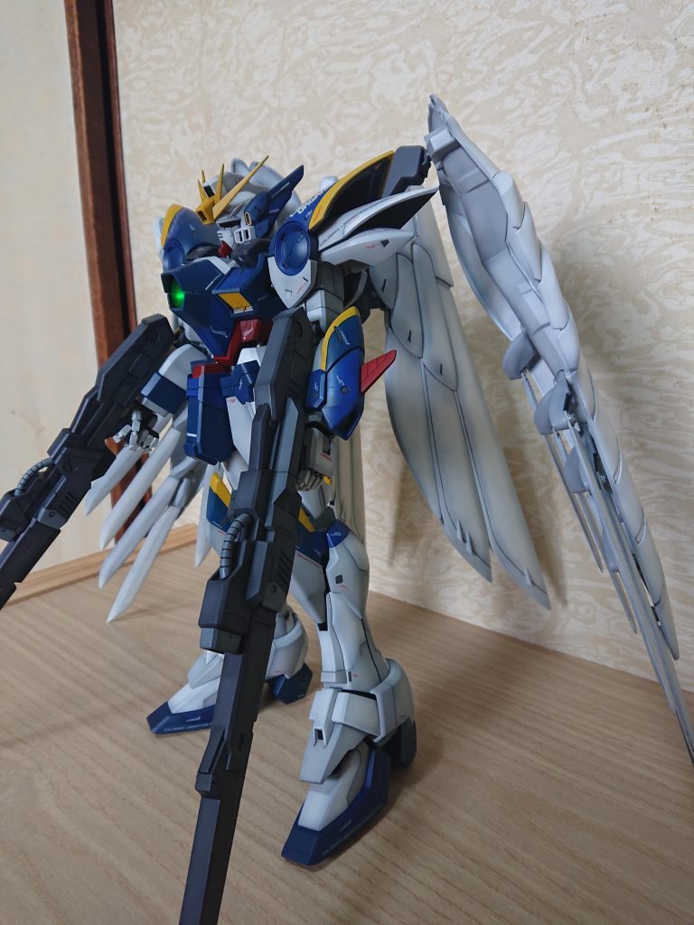 買った状態でLED関係のパーツは全て無く、目などは光りません(残念)